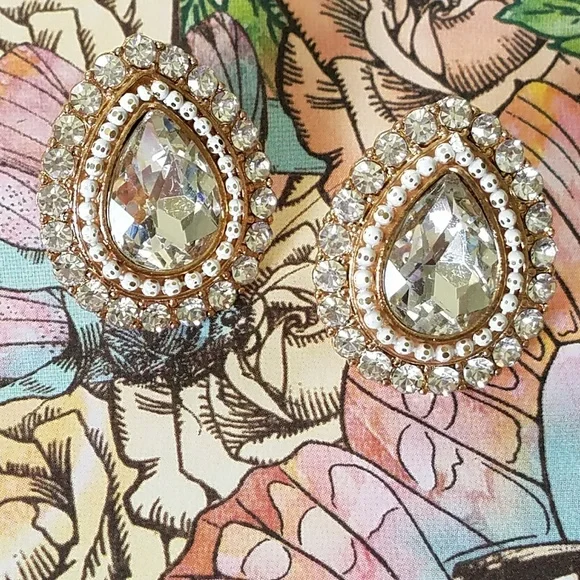 Clear and white crystal and bead teardrop earrings - Picture 3 of 3